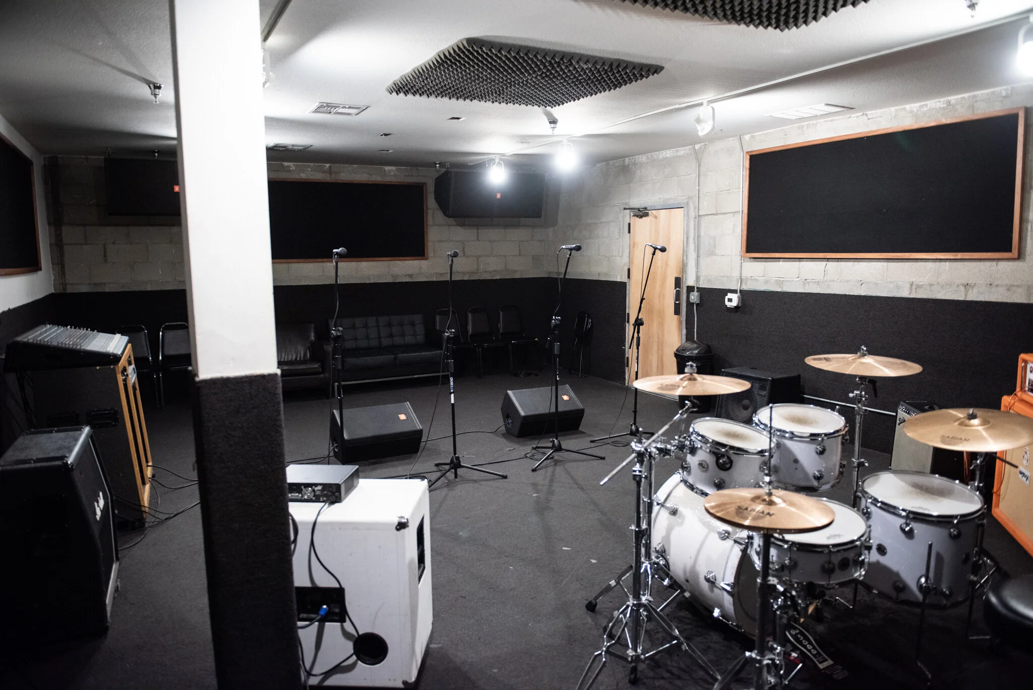 STUDIO 6 — AMP